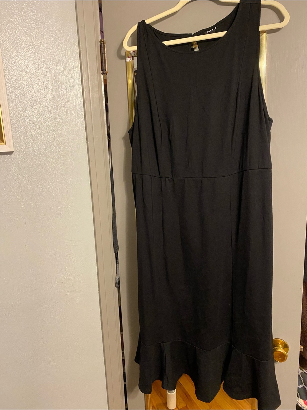 Elegant Black Sleeveless Midi Dress with Ruffle Hem